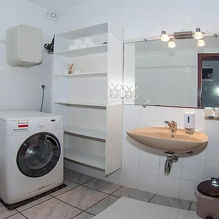 Paolija App2 Apartman Bužinija